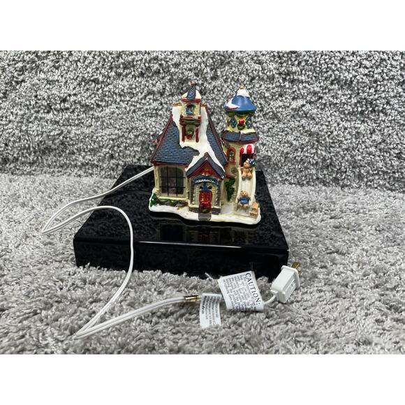Christmas Winter Victiorian Series Lighted Building Toy Shop Power Cord 6"X6.5" - Picture 6 of 11
